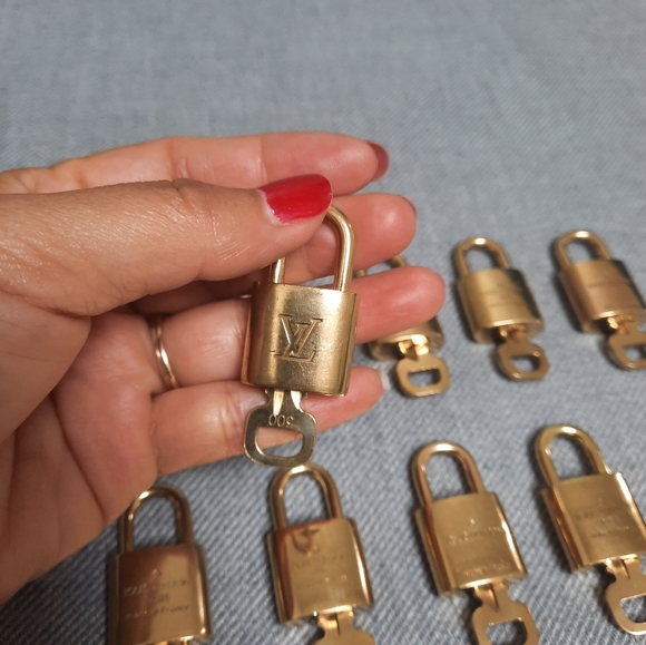 Authentic Louis Vuitton gold brass Padlock and key ,made in France - Picture 4 of 14